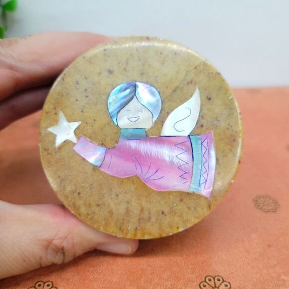 Vintage Handcrafted Stone Trinket Box – Angel Inlay with Mother of Pearl - Picture 4 of 13